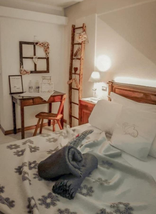 Le Coeur Du Pont Hotel Donnaz ภายนอก รูปภาพ