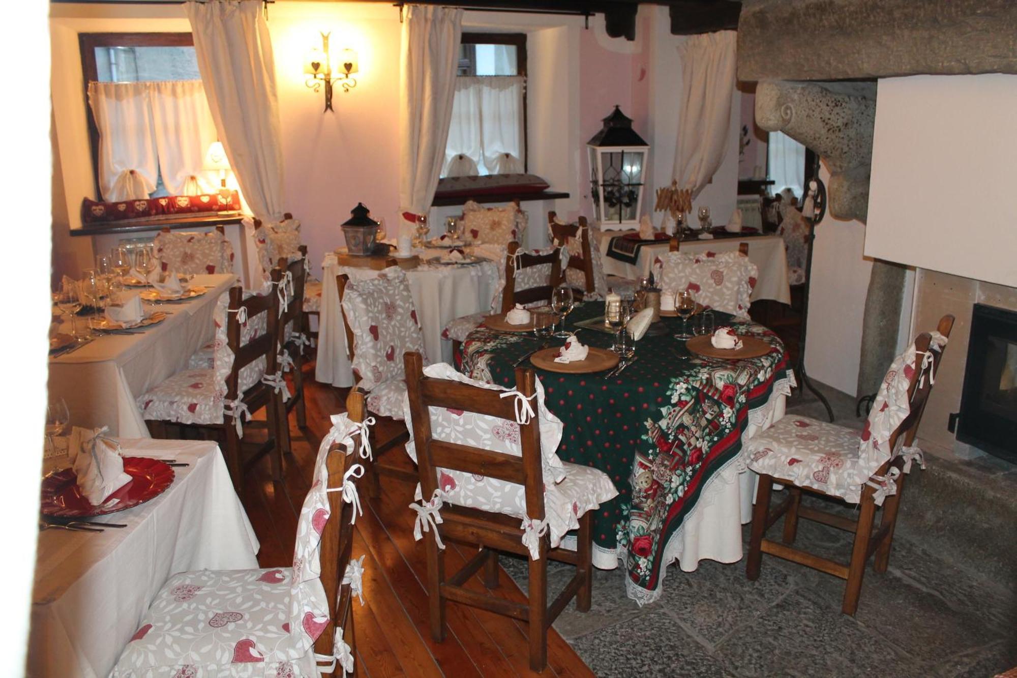 Le Coeur Du Pont Hotel Donnaz ภายนอก รูปภาพ
